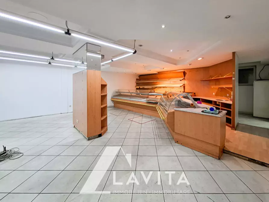 Immagine 5 di Negozio in vendita  in via nazionale a Ora .Auer.