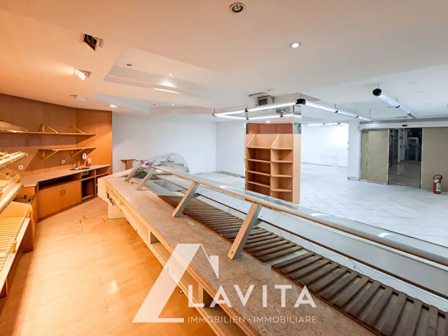 Immagine 6 di Negozio in vendita  in via nazionale a Ora .Auer.