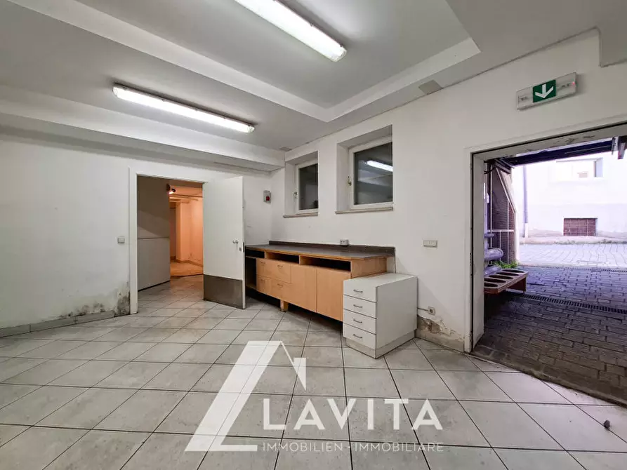 Immagine 7 di Negozio in vendita  in via nazionale a Ora .Auer.