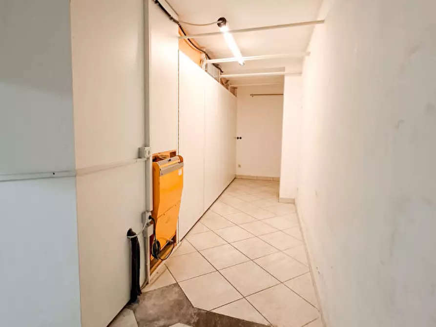 Immagine 8 di Negozio in vendita  in via nazionale a Ora .Auer.