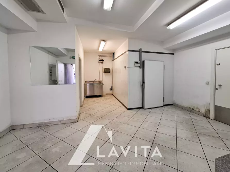 Immagine 9 di Negozio in vendita  in via nazionale a Ora .Auer.