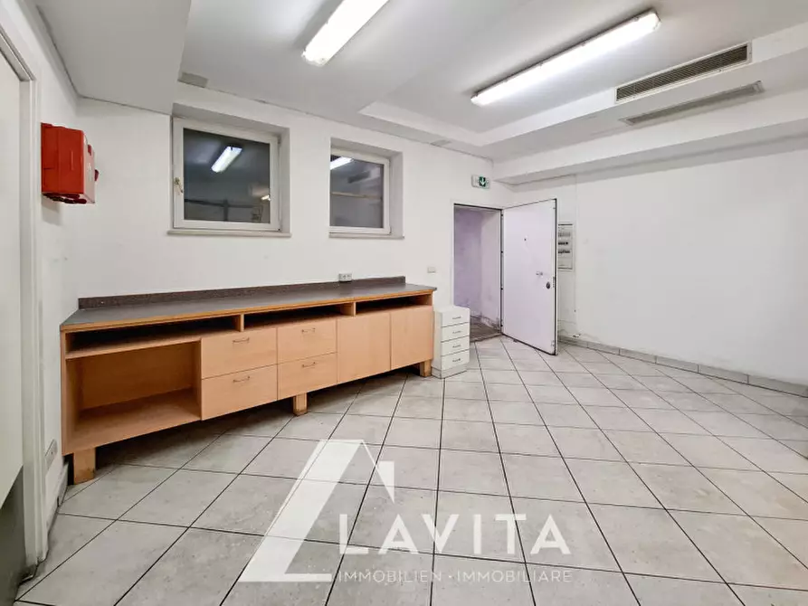 Immagine 10 di Negozio in vendita  in via nazionale a Ora .Auer.