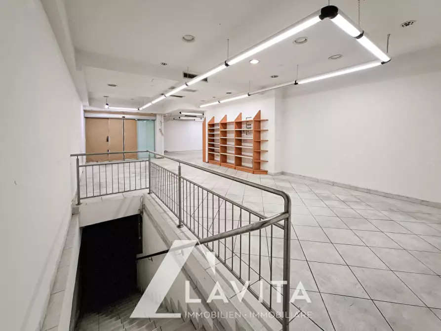 Immagine 11 di Negozio in vendita  in via nazionale a Ora .Auer.