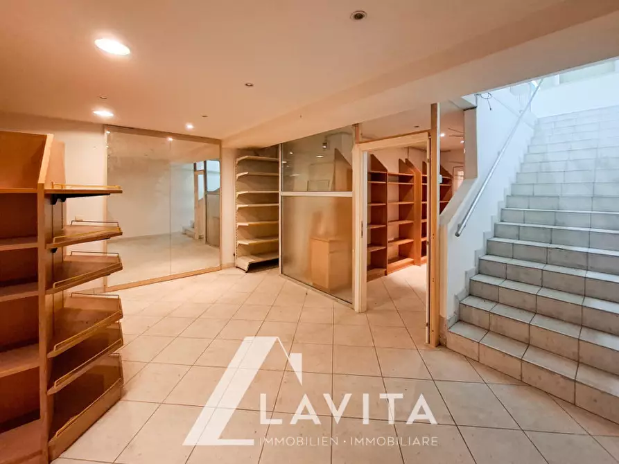 Immagine 12 di Negozio in vendita  in via nazionale a Ora .Auer.