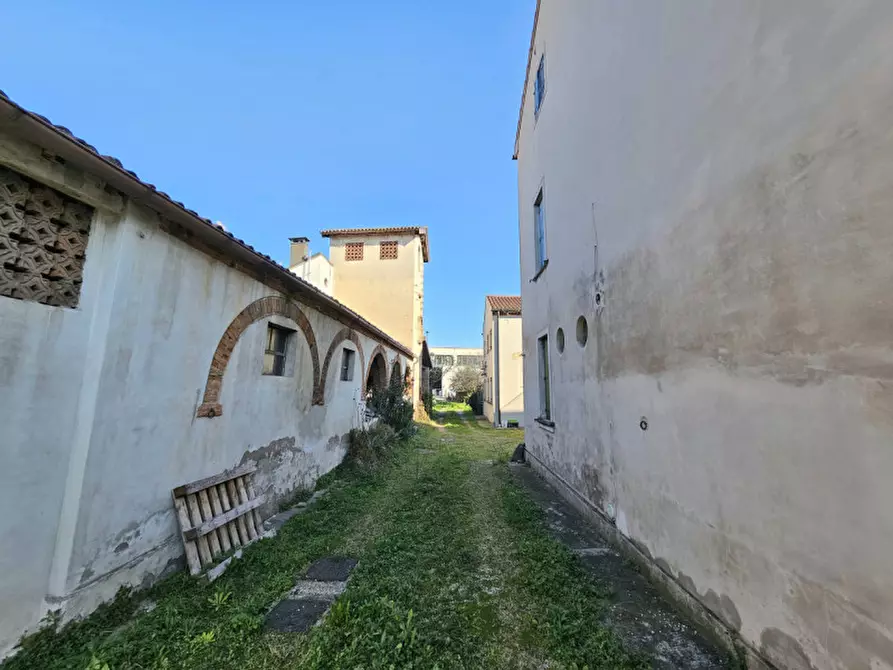 Immagine 21 di Palazzo in vendita  in VIA DESERTO a Este