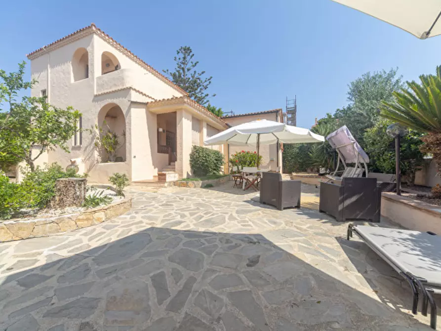 Immagine 2 di Villa in vendita  in via paolo mossa 6 a Golfo Aranci