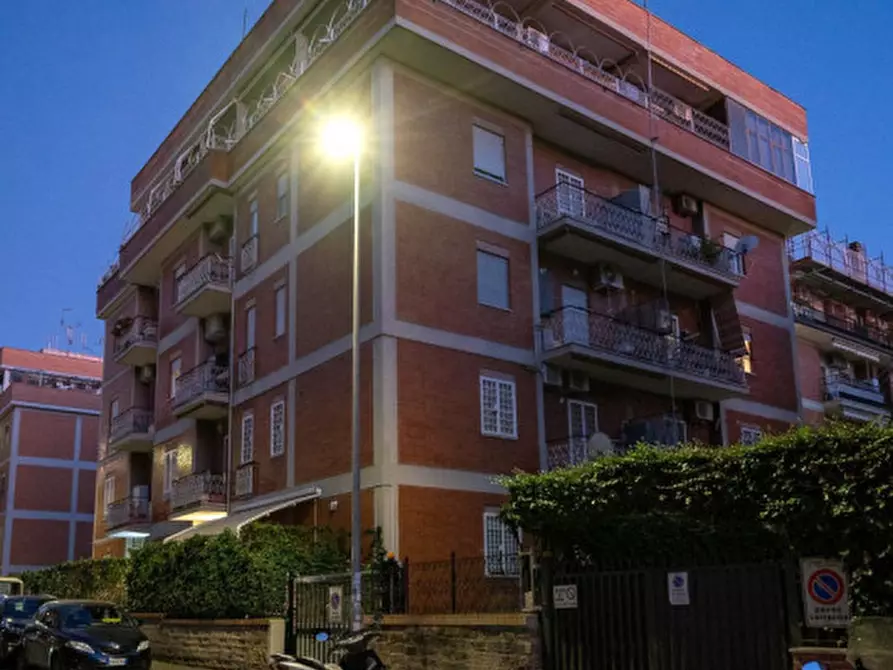Immagine 28 di Appartamento in vendita  in via andrea del verrocchio a Roma