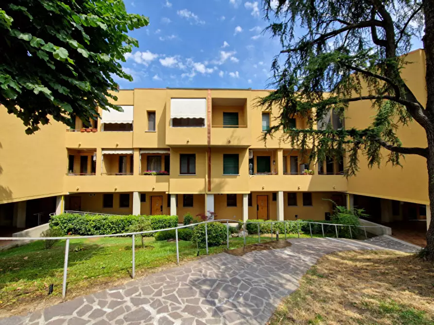 Immagine 2 di Attività commerciale in vendita  in Via Fiesso,6/6 a Castenaso