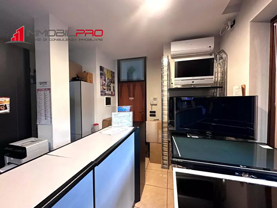 Immagine 3 di Negozio in vendita  in Viale Europa, 1 a Thiene