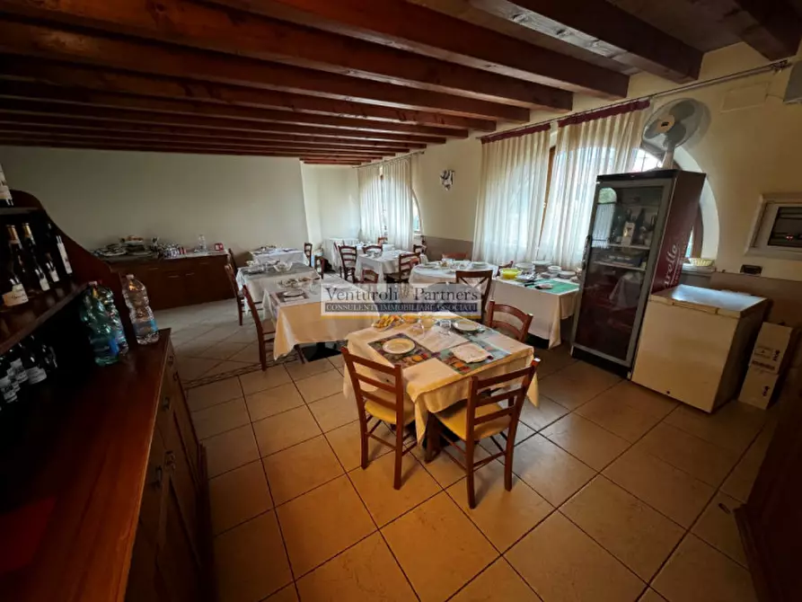 Immagine 4 di Hotel in vendita  in via trevisago a Moniga Del Garda