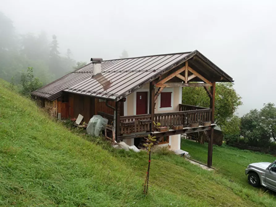 Immagine 2 di Rustico / casale in vendita  in Roverè della Luna a Roverè Della Luna