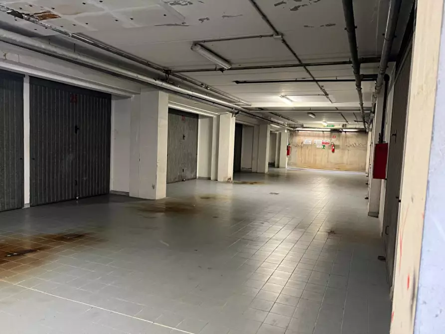 Immagine 3 di Garage in vendita  a Quartu Sant'elena