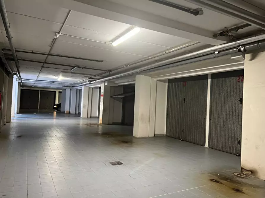 Immagine 5 di Garage in vendita  a Quartu Sant'elena