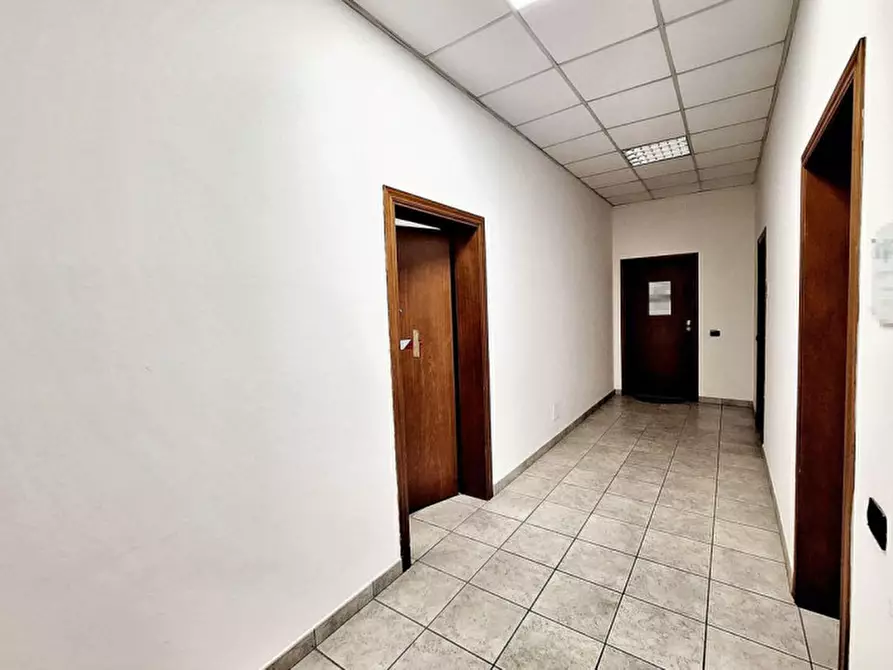 Immagine 2 di Negozio in vendita  in Fraz. Osteria del Gatto, Via Commerciale, N. snc a Fossato Di Vico