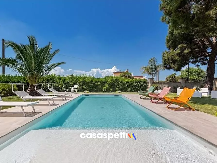 Immagine 5 di Villa in vendita  in Via Amerigo Vespucci a Lecce