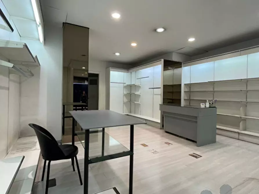 Immagine 3 di Negozio in affitto  in Via Giuseppe Zanardelli, 20 a Lecce