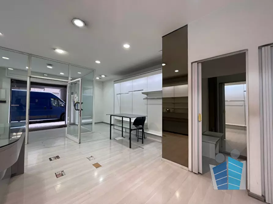 Immagine 9 di Negozio in affitto  in Via Giuseppe Zanardelli, 20 a Lecce