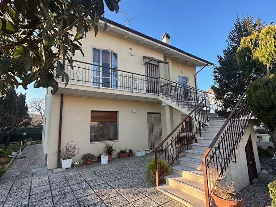 Immagine 1 di Casa bifamiliare in vendita  in Via Friuli a Monte Porzio