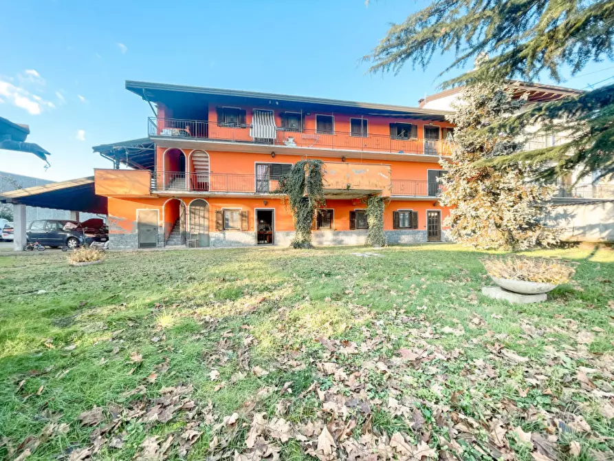 casa indipendente in vendita ad Oleggio in zona San Giovanni