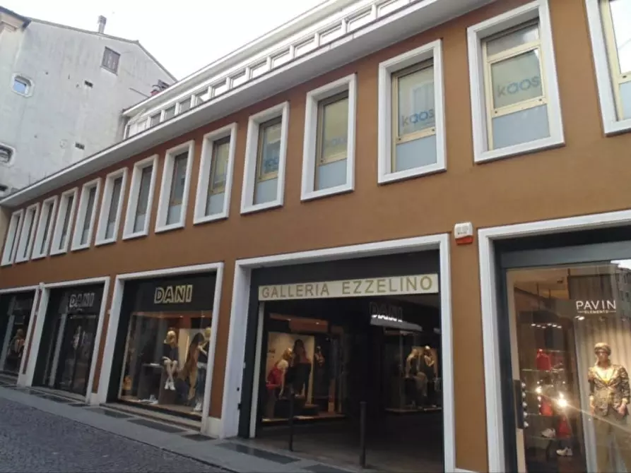 Immagine 2 di Negozio in vendita  in via Santa Lucia a Padova