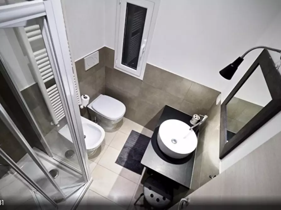 Immagine 17 di Appartamento in vendita  in Piazza dell'Agnello a Genova