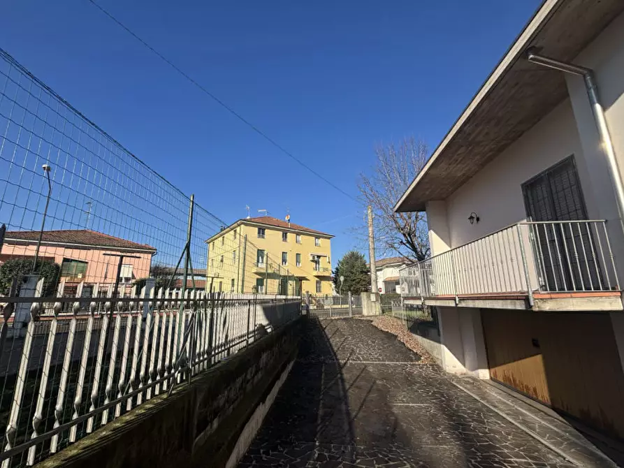 Immagine 5 di Villa in vendita  in VIA XXV APRILE, 40 a Sorbolo Mezzani
