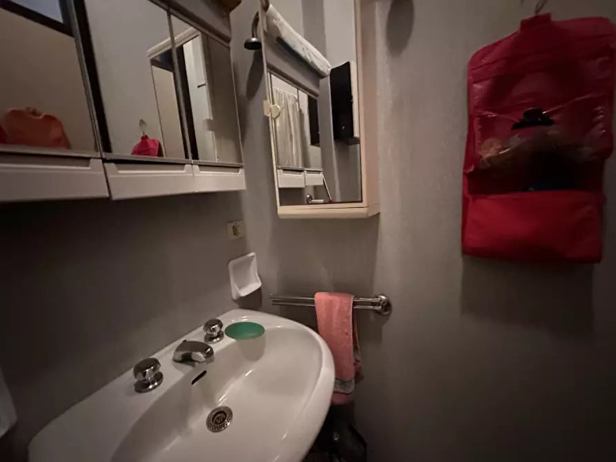 Immagine 22 di Appartamento in vendita  a Senigallia