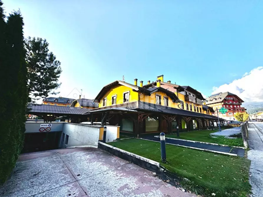 Immagine 2 di Garage in vendita  in Viale Giacomo Matteotti, 44 a Asiago