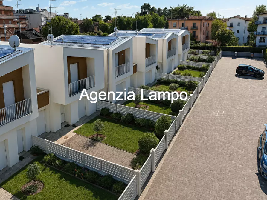 Immagine 2 di Villa in vendita  in Via Veneto a Portogruaro