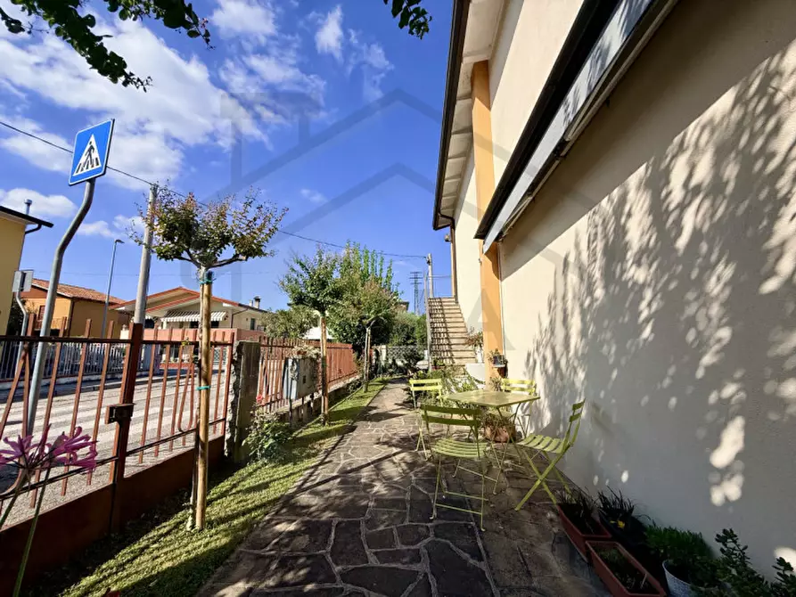 Immagine 1 di Casa indipendente in vendita  in Via Ippolito Nievo a Torreglia