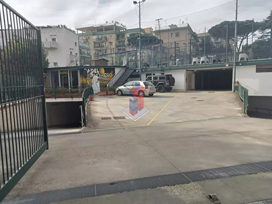 Immagine 1 di Garage in vendita  in VOMERO/ARENELLA - PARCO MONTEDONZELLI a Napoli