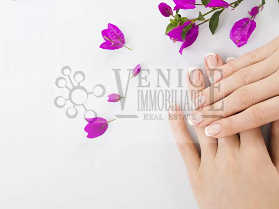 Immagine 2 di Attività commerciale in vendita  a Venezia