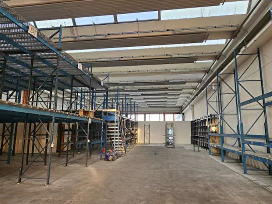 Immagine 2 di Capannone industriale in vendita  in Corso Stati Uniti a Padova