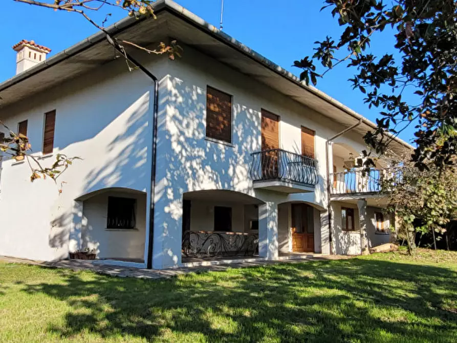 Immagine 1 di Villa in vendita  in via cima mandria a Montebelluna