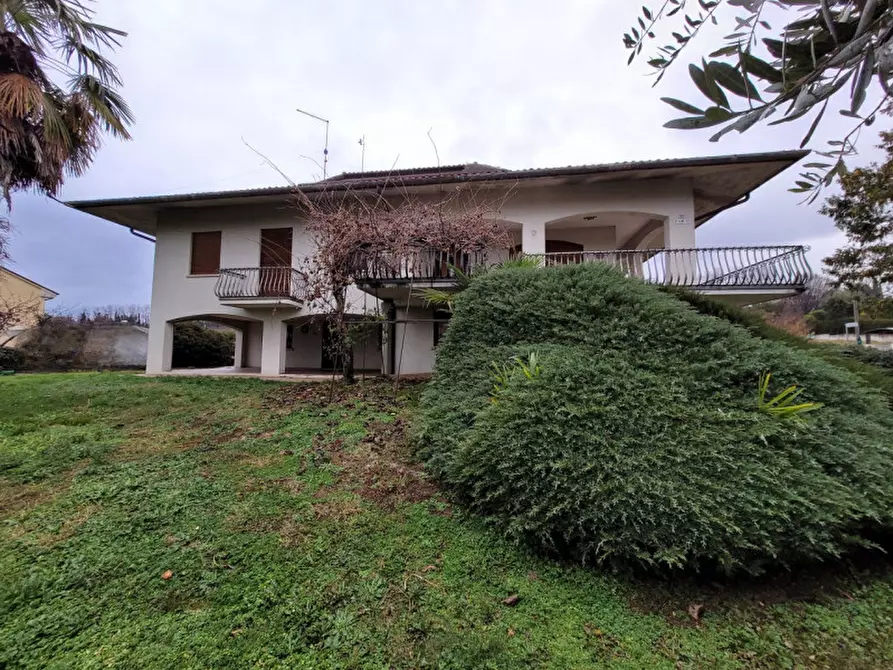 Immagine 3 di Villa in vendita  in via cima mandria a Montebelluna