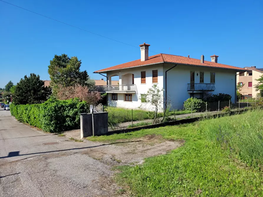 Immagine 5 di Villa in vendita  in via cima mandria a Montebelluna
