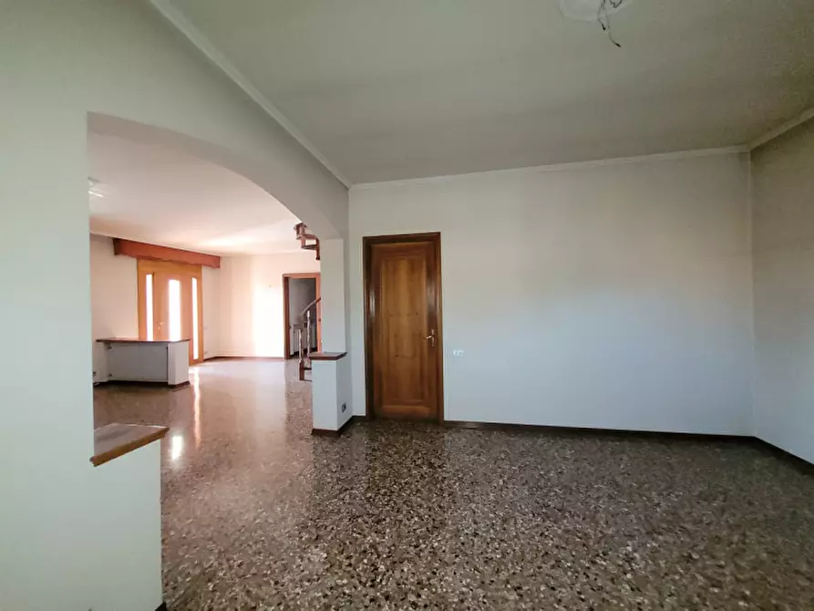 Immagine 11 di Villa in vendita  in via cima mandria a Montebelluna
