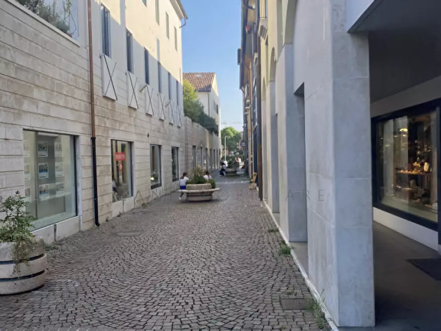 Immagine 3 di Negozio in vendita  in piazza giorgione a Castelfranco Veneto