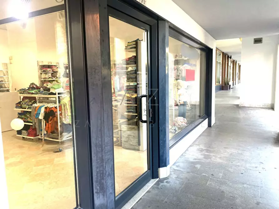 Immagine 4 di Negozio in vendita  in piazza giorgione a Castelfranco Veneto