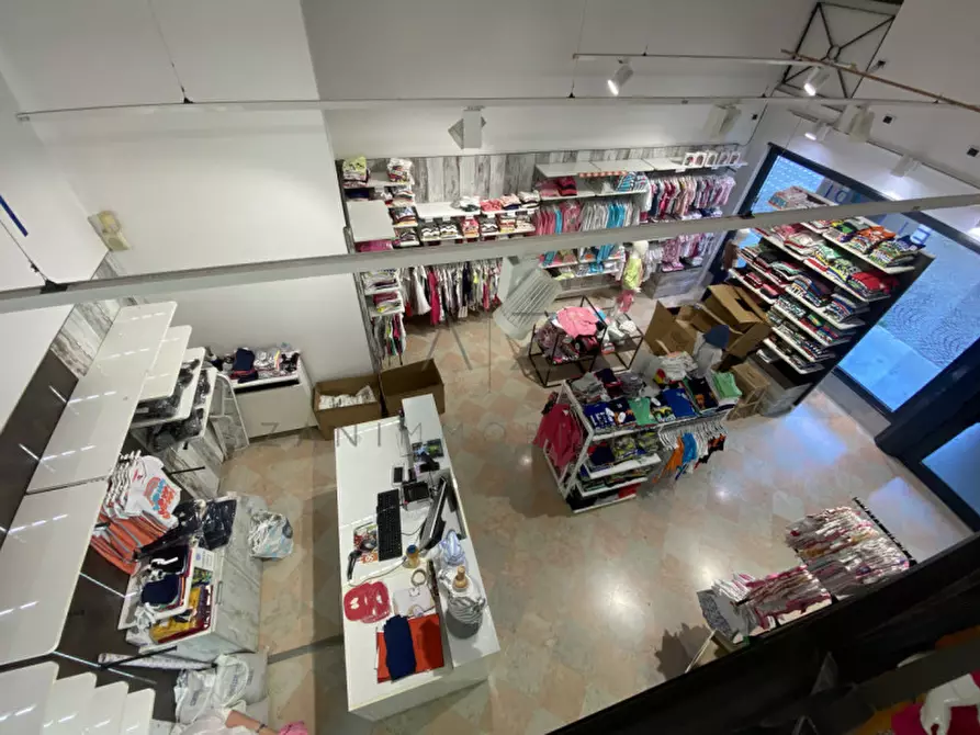 Immagine 8 di Negozio in vendita  in piazza giorgione a Castelfranco Veneto