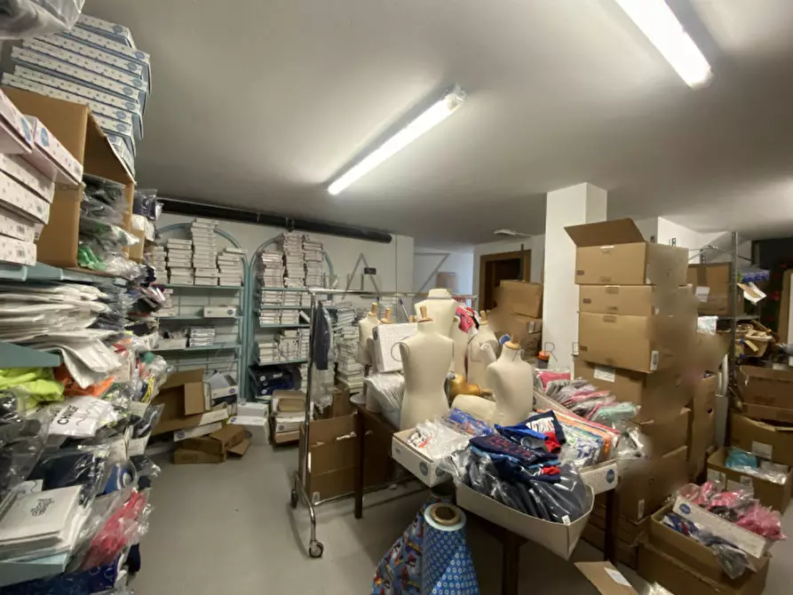 Immagine 10 di Negozio in vendita  in piazza giorgione a Castelfranco Veneto