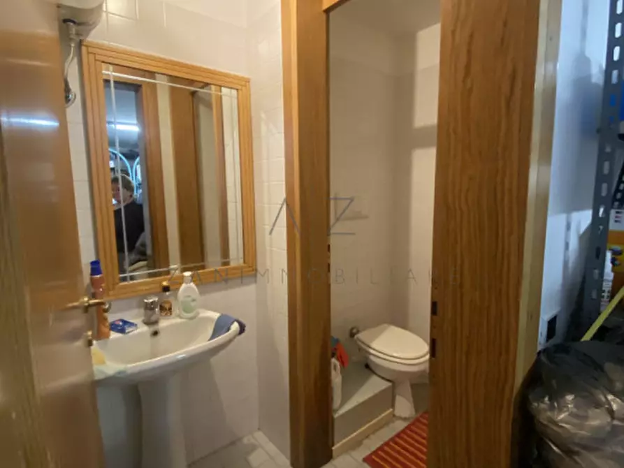 Immagine 11 di Negozio in vendita  in piazza giorgione a Castelfranco Veneto