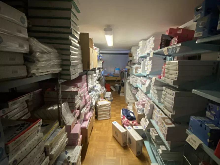 Immagine 14 di Negozio in vendita  in piazza giorgione a Castelfranco Veneto