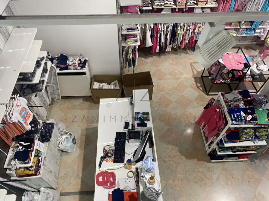 Immagine 15 di Negozio in vendita  in piazza giorgione a Castelfranco Veneto