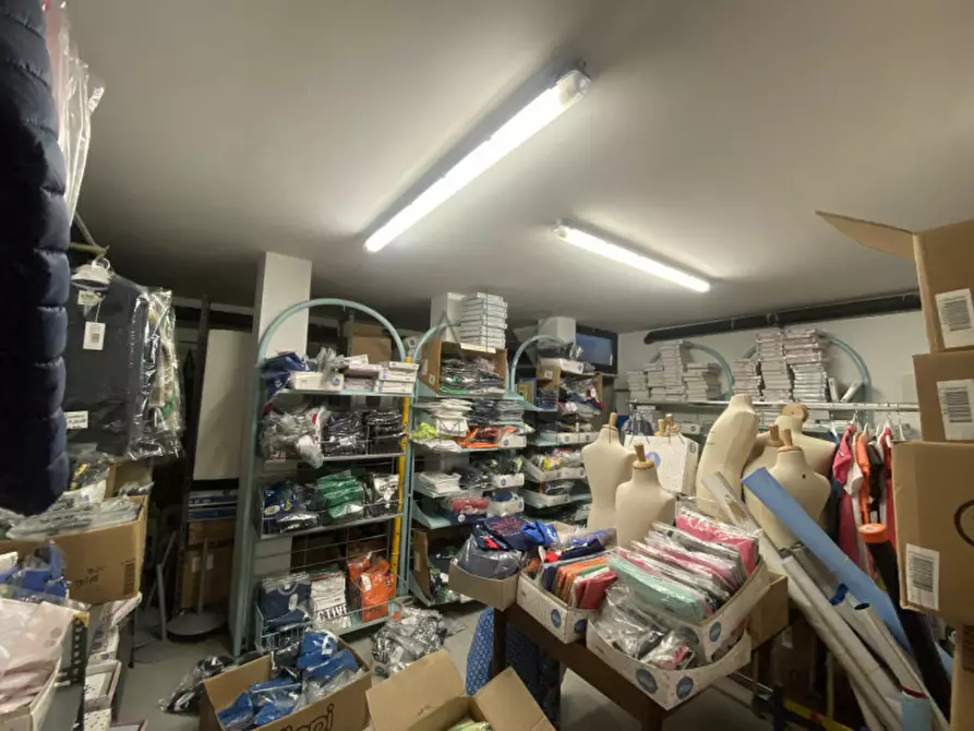 Immagine 17 di Negozio in vendita  in piazza giorgione a Castelfranco Veneto