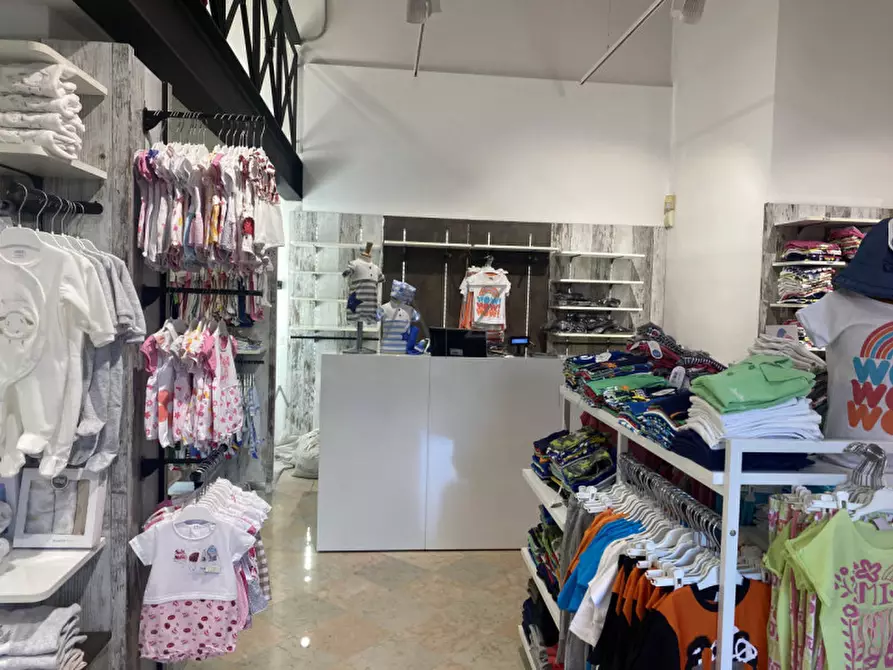 Immagine 19 di Negozio in vendita  in piazza giorgione a Castelfranco Veneto