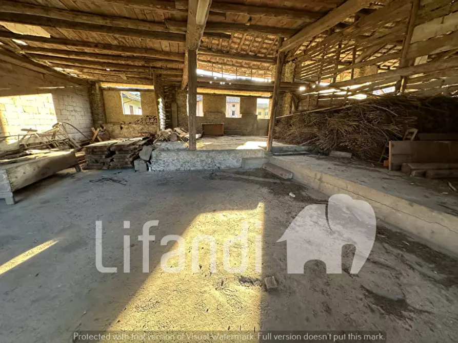 Immagine 9 di Rustico / casale in vendita  a Comano Terme