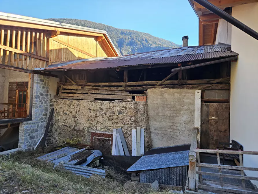 Immagine 4 di Rustico / casale in vendita  in Via di Solasna, n.36 a Caldes