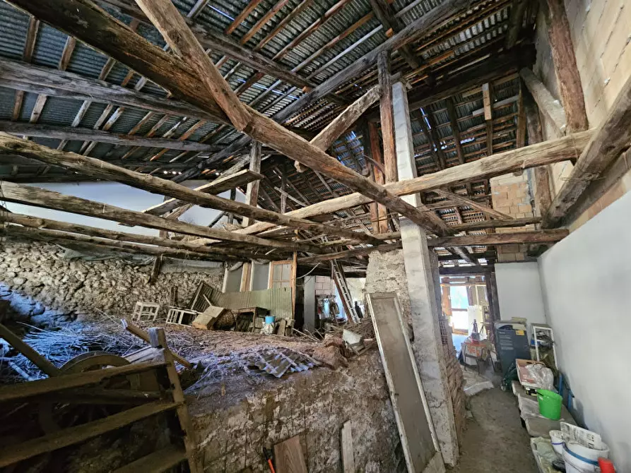 Immagine 5 di Rustico / casale in vendita  in Via di Solasna, n.36 a Caldes