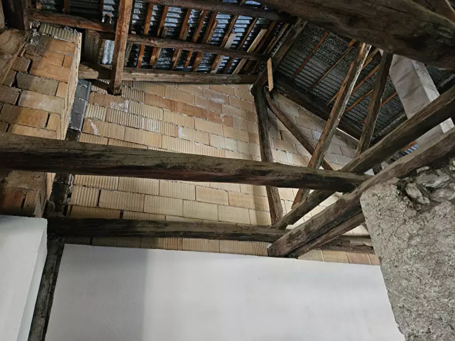 Immagine 7 di Rustico / casale in vendita  in Via di Solasna, n.36 a Caldes